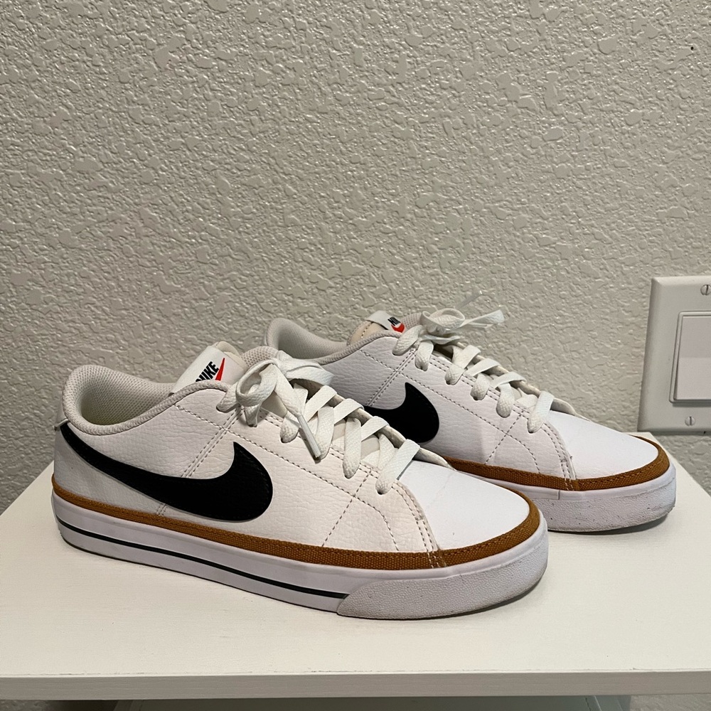 Nike leather White and Black Sneakers